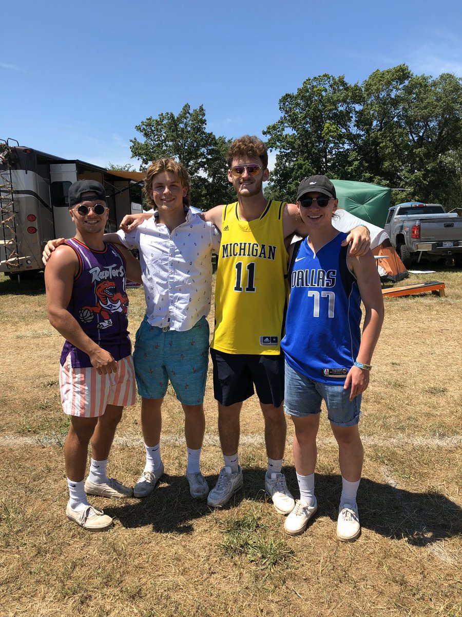 ZBonk's tweet photo. Happy birthday Ansted you dawg hope you’re having a good day brother see you soon🔥🐶🌊🙈 https://t.co/2uTTADmaMX