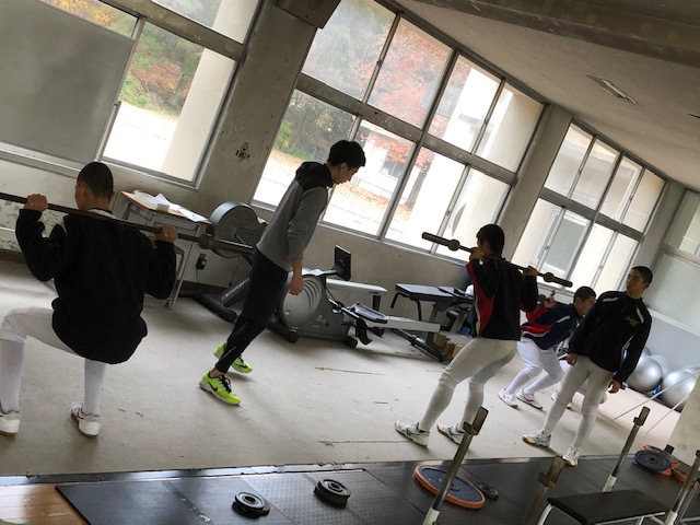 HAHnyu's tweet image. 【龍馬チャレンジ in 岩国】MAX値測定（1RM）☆岩国総合高等学校の野球部 ha.athuman.com/hiroshima/blog…
#龍馬チャレンジ　#1RM　#MAX値測定　#出張授業　#出張トレーニング　#スポーツ　#専門　#広島　#山口　#岩国　#ヒューマンアカデミー