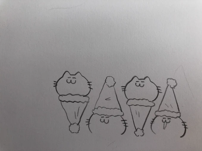 いつも暇な時描いてるにゃくがきとサンタ帽でアート案を考えまちた笑(っ'ω`c)? 