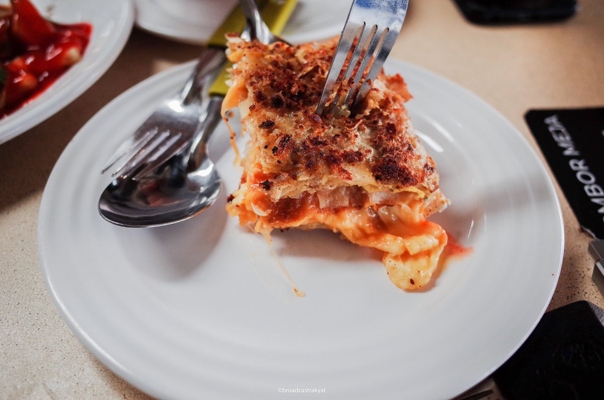 cabiharusdrejam's tweet photo. Murtabak padu cenderawasih Jalan Larkin Johor Bahru (Berdepan BSN &amp; Mutiara Motor)

#ricohgrii #thisislarkin https://t.co/PoN5CbxXhB