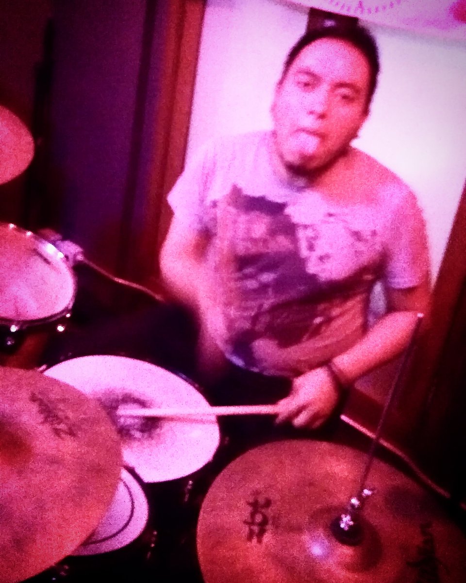 4Reds1's tweet photo. 🔊Nos encanta echar el #Rock🖤
#4Reds #RockBand #Música #covers #Music #rockon #Drums #Ensayo #band #estudio #bajo #guitarra #baterias #guitar #songs #mexico #presentacion #red #rojo #cuatro #four #video #musicos #letsrock #comeon #cdmx #redlights https://t.co/0mZjO23jCr