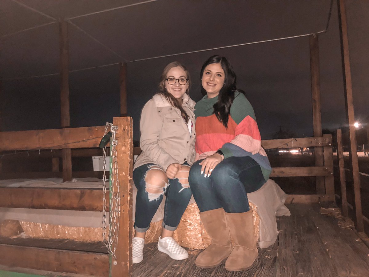 emma_vesely's tweet photo. The Christmas festivities continue...🎄❤️ https://t.co/CWoBa8YyvQ