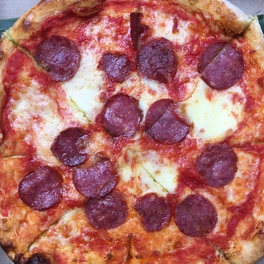 draft_8's tweet photo. Pepperoni pizza addict, lets start monday how it should be 🍕😎🍺
.
.
.
#draft8 #pizza #pepperoni #foodie #foodporn #yummy #lunch #yum #italian #delicious #pizzalover #eeeeeats #hungry #cheese #pizzatime #tasty https://t.co/gvGBpw1mFm