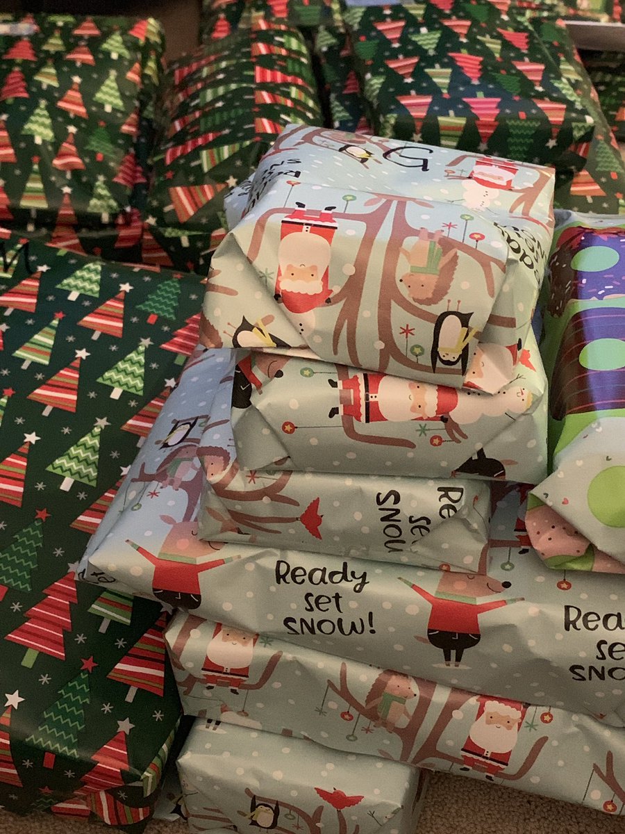 GregOver3's tweet image. I’m doo doo at wrapping #Christmas #wrappingpresents