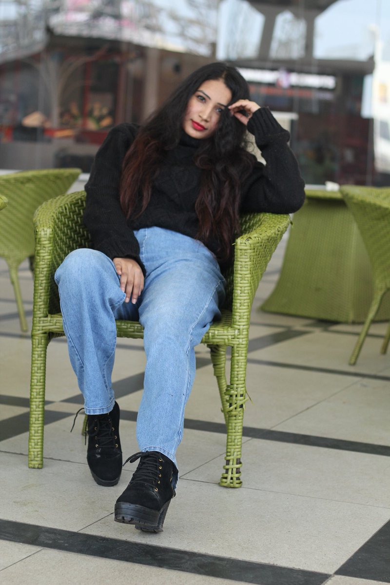 meghav98's tweet photo. Which season suits your dressing sense????
I personally love winters And the fact that it comes with it's own style and sparkles😍 
#fashionphotographychannel #fashionistas #fashionlove
#fashiongirl #fashiondiaries #fashionshow #winterlookbook #hellodecember #India #delhigirl https://t.co/QzqGXfGjeu