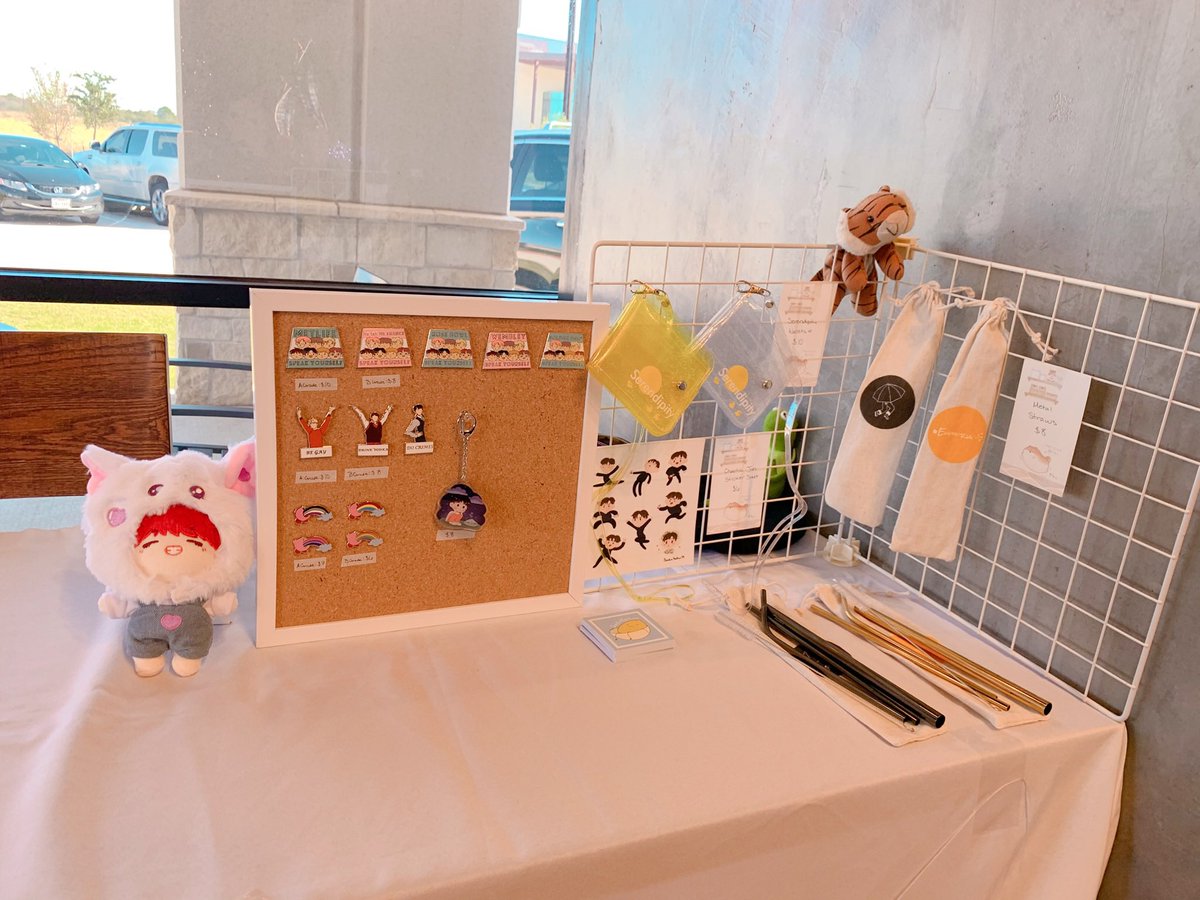 SadinYellow's tweet photo. All Of December TaeJin events have been a success, I feel super happy to see my stuff go to beautiful armys!Big thank you to all the event coordinators for inviting me I couldn’t be more thankful 💜 my goal for 2020 was to sell my art at an event and now I have to think bigger!! https://t.co/T5Z4oRpXOO