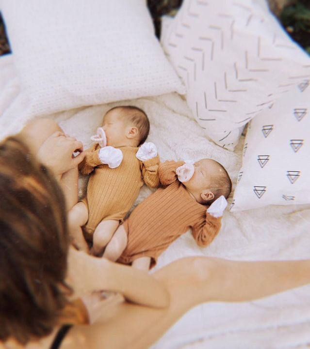 —Vía Instagram—

¡Los gemelos nacieron! Después de todo ya están en casita con su familia. 🖤