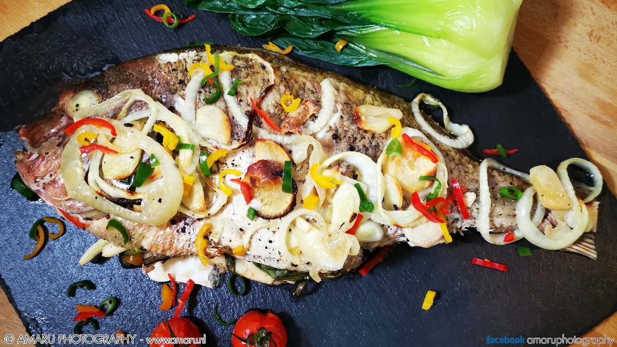 amarucooks's tweet photo. On this Christmas episode of "Food &amp; The Single Guy": oven baked wild sea bream! Merry Christmas!  LINK: https://t.co/KD1rWYe01Z 😋 #amaru #indie #singer #songwriter #actor #youtube #christmas #cooking #suriname #sranang #paramaribo #dorade #sea #bream #foodandthesingleguy #fish https://t.co/VPTlLcJc5J