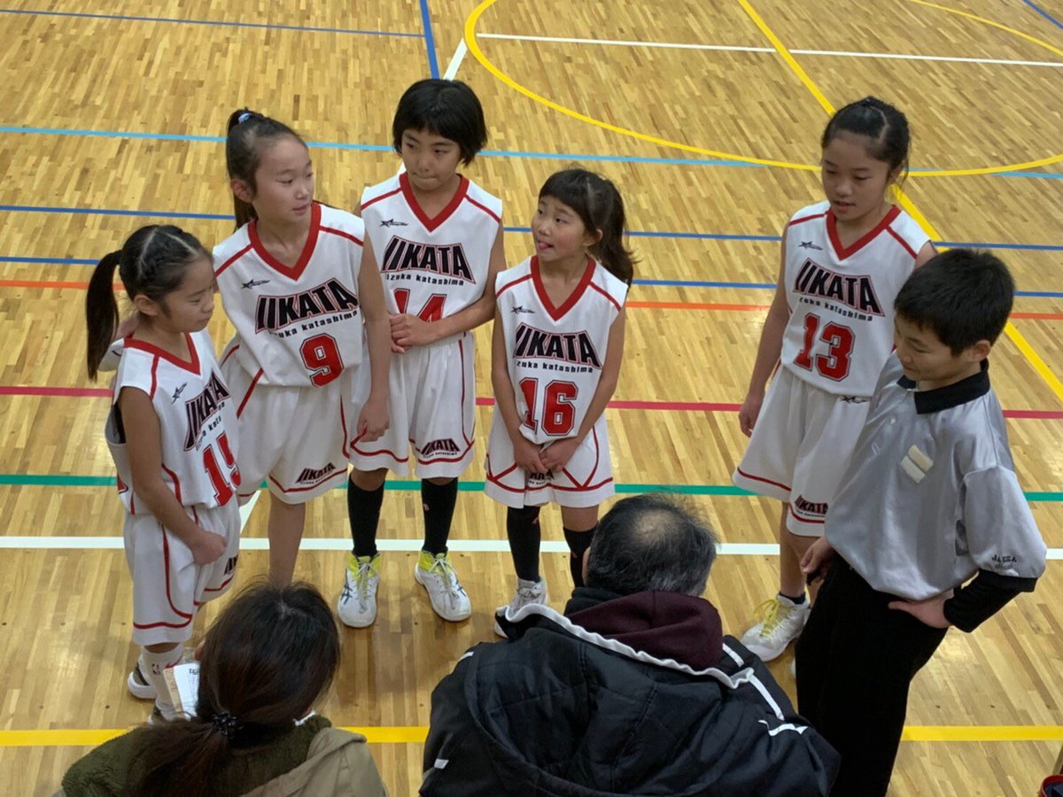 KakuaiK's tweet photo. 昼からまた呼び出し🥺💦まぢ最近休みすぎてやばいwなんも言わんで早よ迎え行ってやり！とか、明日も休んどっていんやきね！とか本当みんないいひとすぎる！いまの病棟にきて良かった😭写メは昨日のバスケのクリスマスカップ🏀💕きいと、トナカイ賞貰いました🏆❣️ https://t.co/r11Cn7X5fK