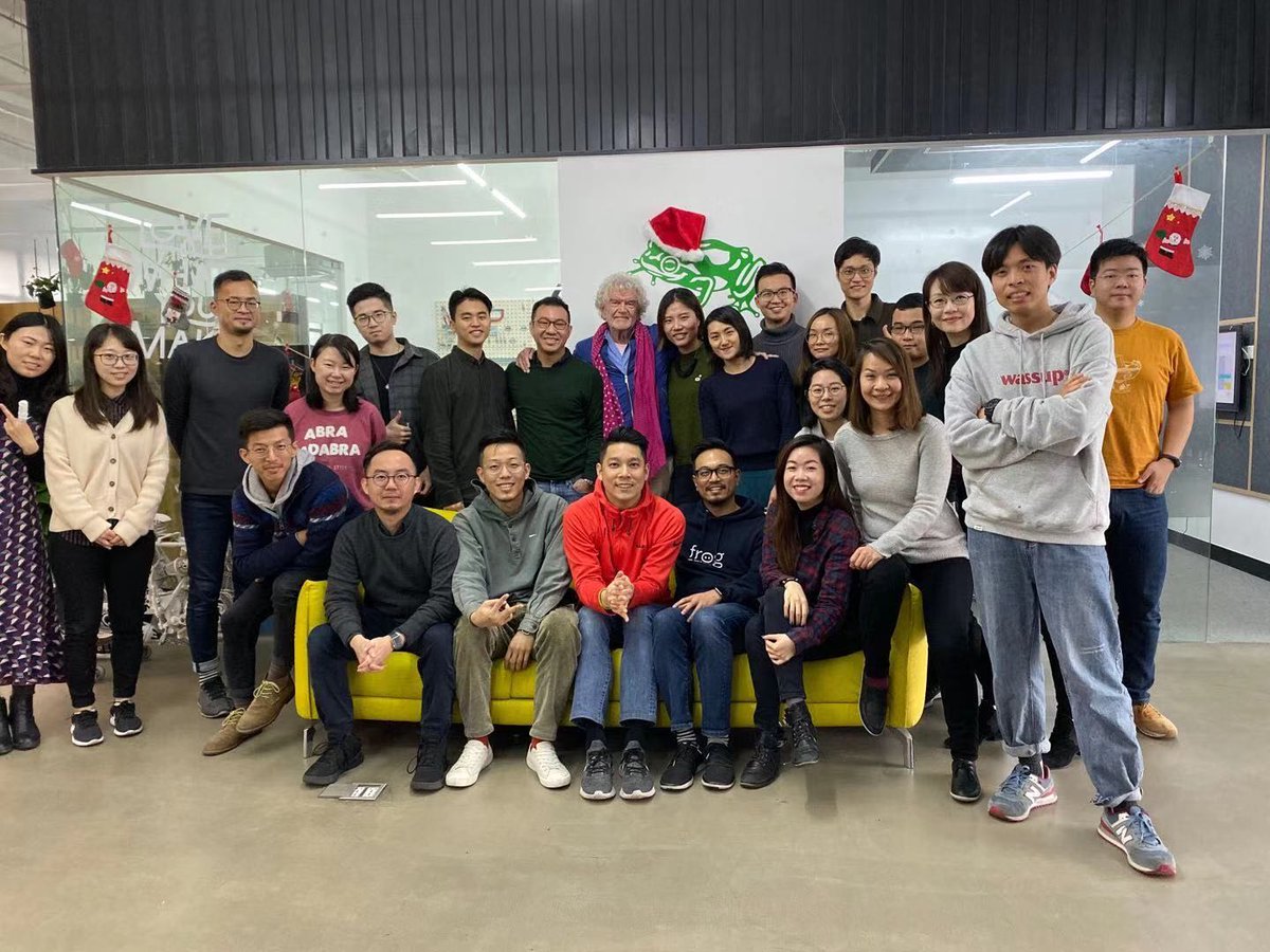 frogdesign's tweet photo. #frogSH got an early Christmas present last week when founder Hartmut Esslinger visited the Shanghai studio. Here are a few shots from their meeting.
frog is growing. Join the pond: https://t.co/nCBKoREzxl https://t.co/Hh0z80nF3z