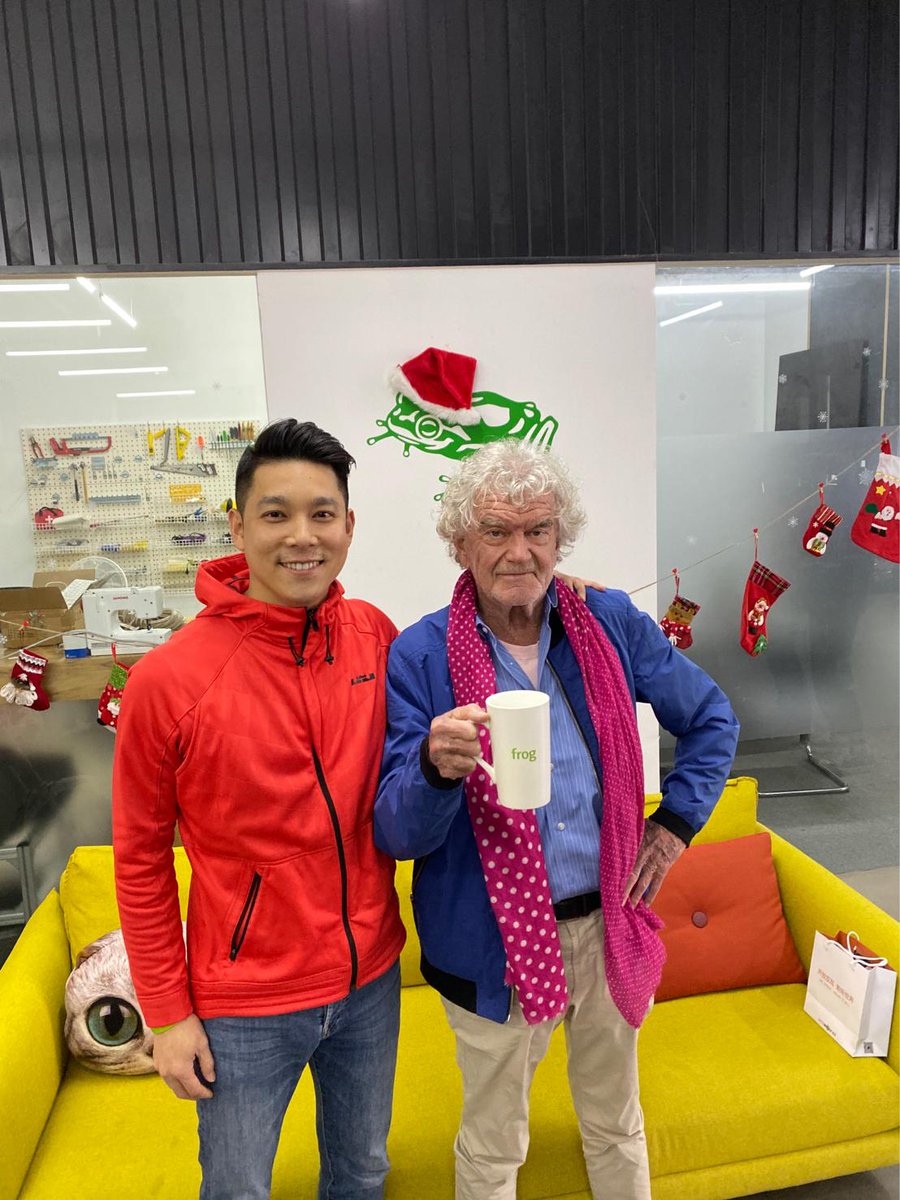 frogdesign's tweet photo. #frogSH got an early Christmas present last week when founder Hartmut Esslinger visited the Shanghai studio. Here are a few shots from their meeting.
frog is growing. Join the pond: https://t.co/nCBKoREzxl https://t.co/Hh0z80nF3z