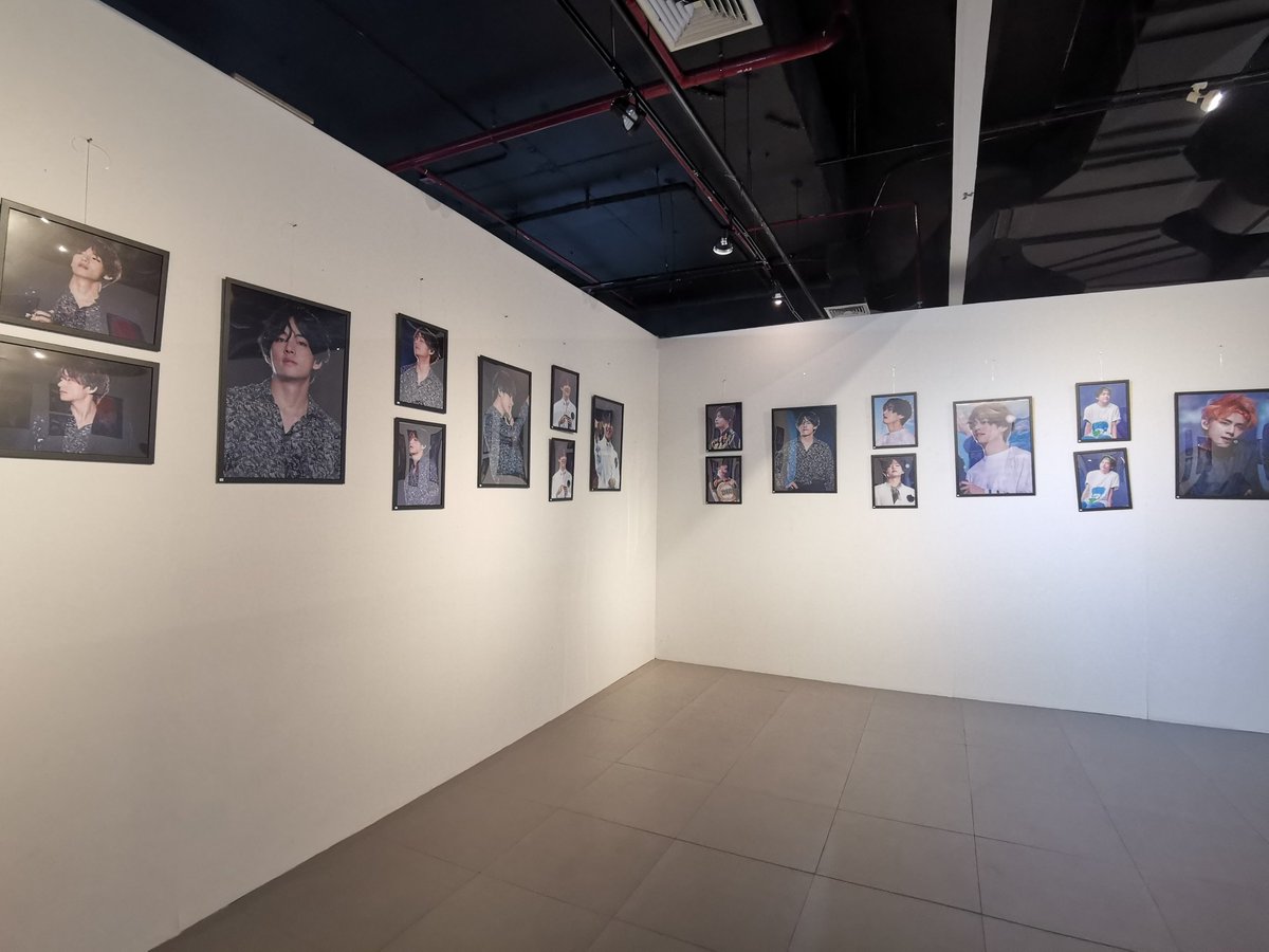 WHisQuestion's tweet photo. ขอขอบคุณมาส @SAVEME_TAEHYUNG ที่คอยบันทึกช่วงเวลาและความรักที่มีต่อแทฮยองขึ้นมาเป็นนิทรรศการนี้นะคะ เป็นงานที่อบอุ่นมากค่ะ รับรู้ถึงความรักที่ทุกคนมีให้แทเลยค่ะ เดินวนๆชมรูปในงานจนเกือบจบงานเลยค่ะ หวังว่าจะมีโอกาสจัดงานแบบนี้ขึ้นอีก จะมาร่วมอีกครั้งให้ได้เลยค่ะ 💜
#Lovetelepathy https://t.co/UBTuTFgq97