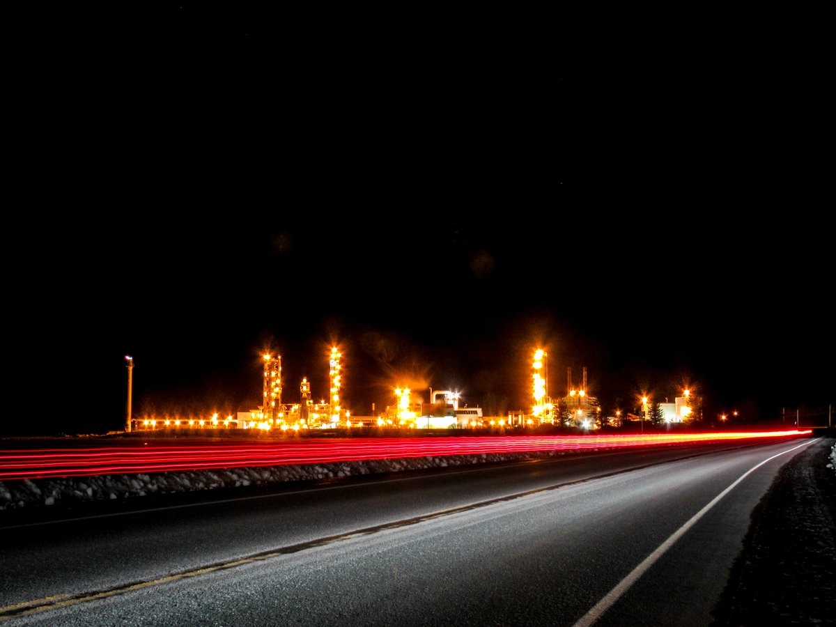 Devilhawk17's tweet photo. Working on my night photography since my work keeps me up at all hours sometimes...here is a shot that I thought came out good of the refinery in Valdez, AK... #NightShift #lighttrails #nightphotography #refinery #alaska @ASRC_AK #PetroStar #liquidfreedom #qarlife https://t.co/R8OeDsJSwx