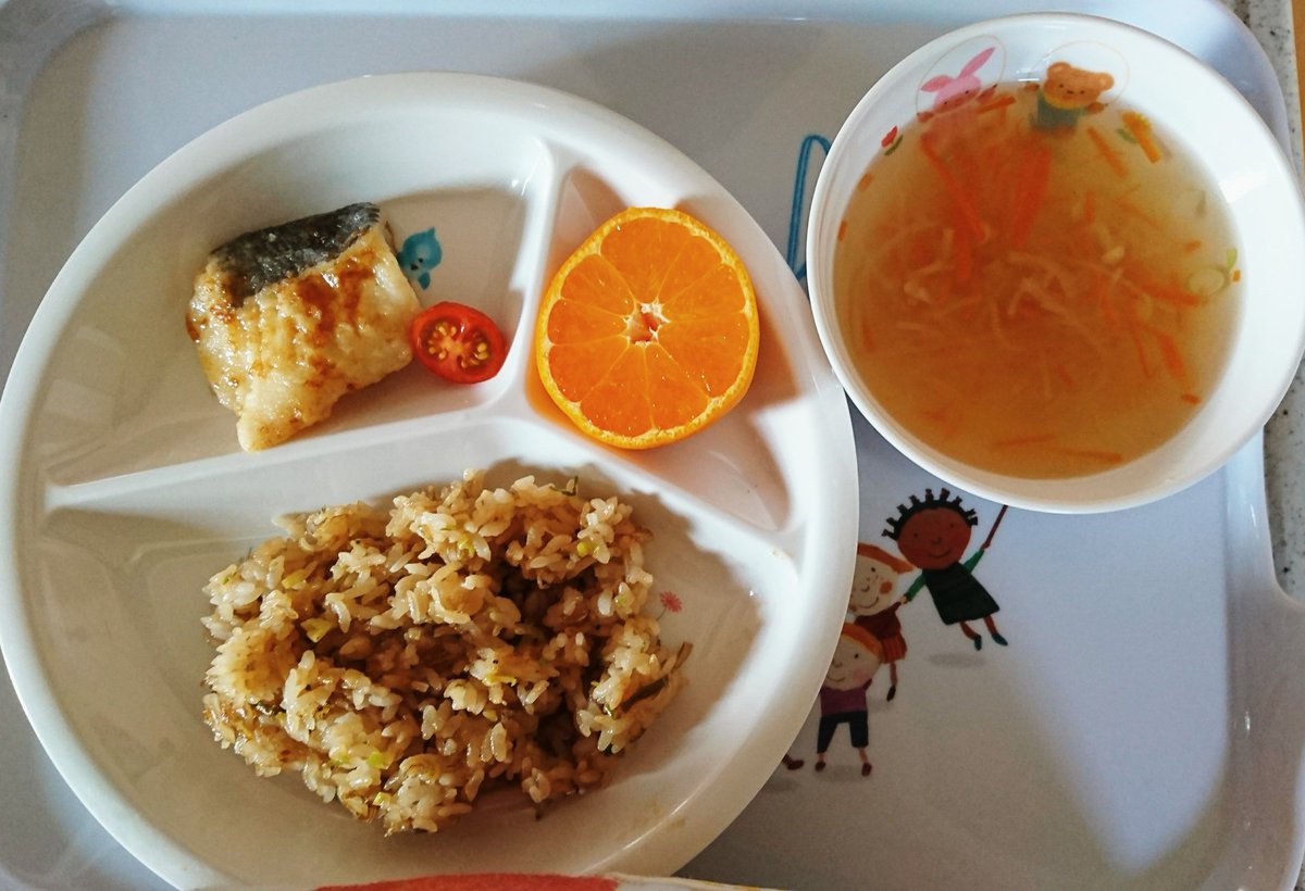 O Xrhsths Kids Kan 仙台市認可外保育園 Sto Twitter 12月23日の給食メニュー じゃことねぎの炒飯 春雨スープ 鱈のムニエル ミニトマト添え みかん 白身魚は子どもには最適 残さず食べている 炒飯のおかわりもたっくさんあり 保育 保育士 給食 手作り