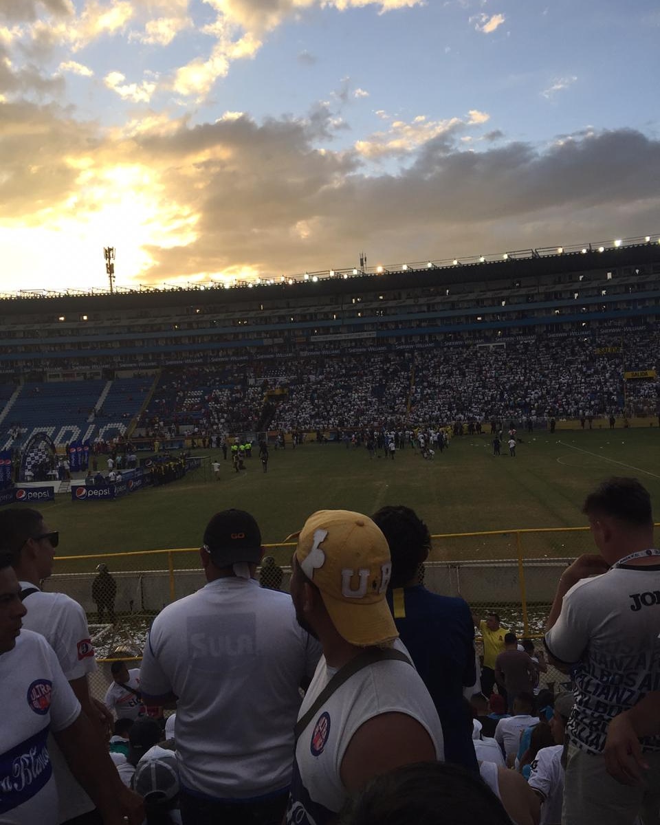 CrisJers's tweet photo. La vida siempre da Recompensas.
POR LA GENTE
POR LA GLORIA
POR LA HISTOR14
#YoSoyUltraBlanca #BandaUB https://t.co/bE823NFc9C