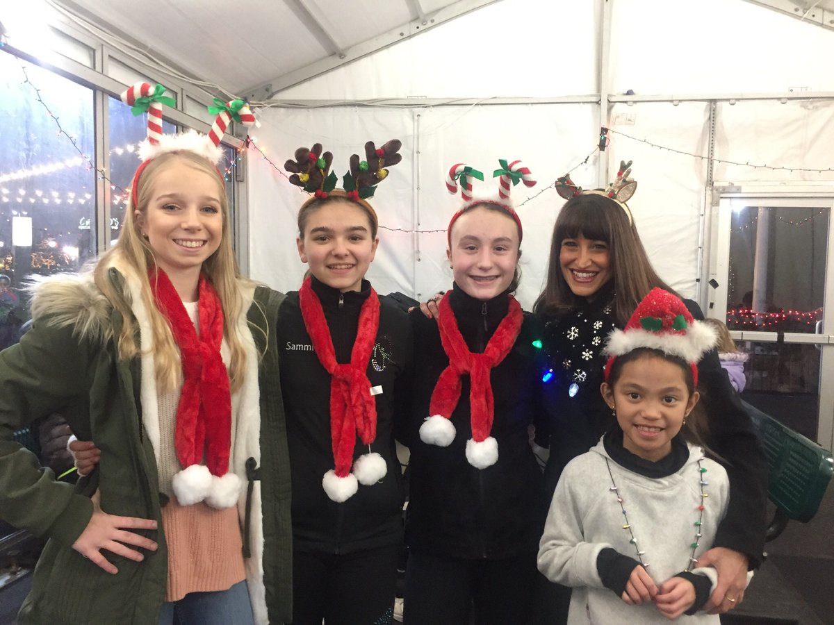 AnnaM0925's tweet photo. Holiday Skatefest 2o19 (minus Santa guy who never showed up) ... https://t.co/XULs0xGohS