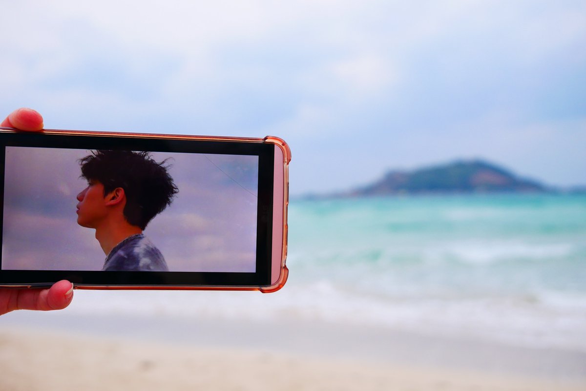 togethercha's tweet photo. @HSangHyuk #겨울나비 🦋 MV 촬영장에서 #겨울나비 보기~

바닷바람은 차가웠지만
따스한 위로가 되어준 혁이의 목소리🎧 https://t.co/7AkYY1QYvz