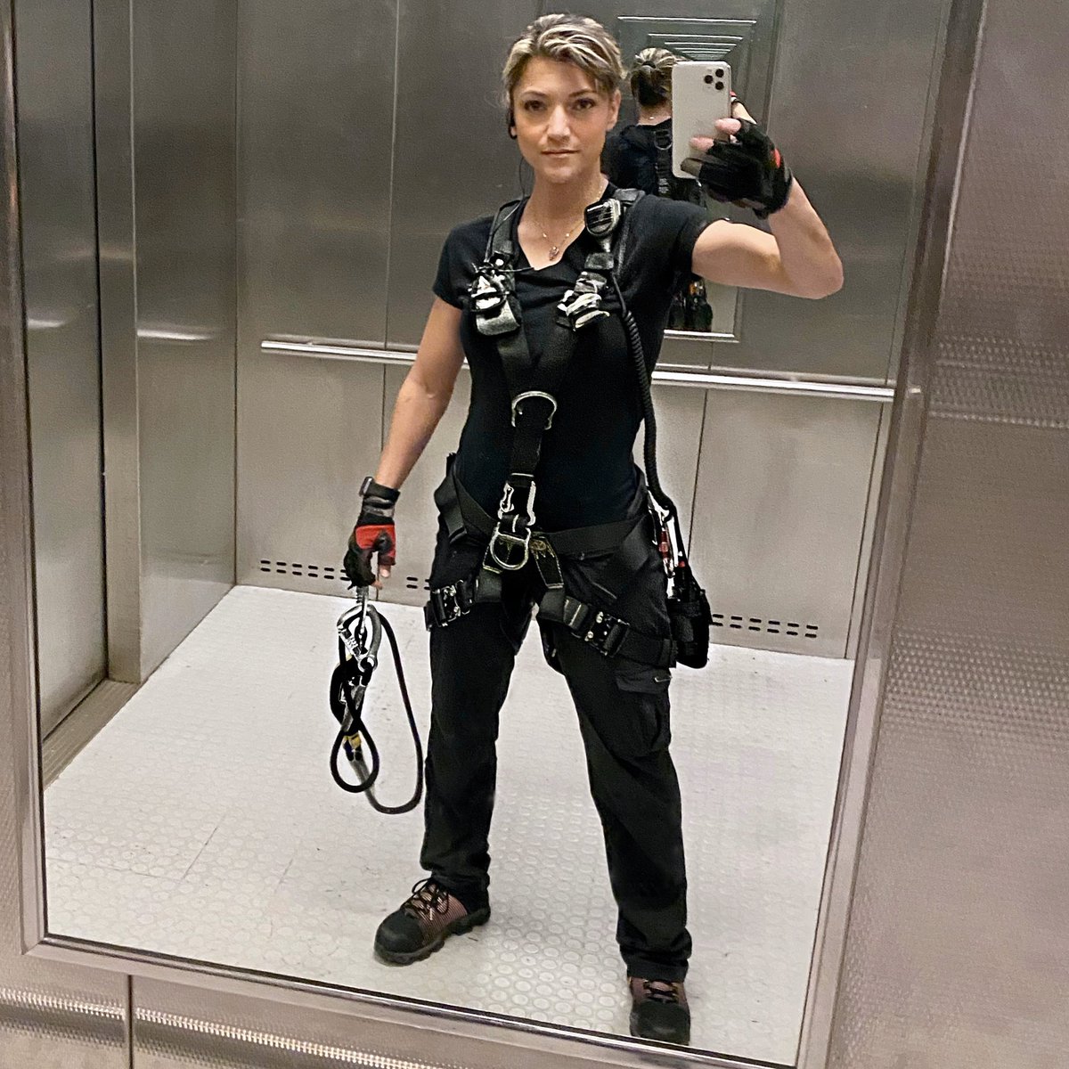 gettishow's tweet photo. One show down, one more to go! #rigger #cirquedusoleil #ka #elevatorselfie #betweenshows #cirquerigger #rigging #lovemyjob #๐งโโ๏ธ https://t.co/0AFI5uLzy8