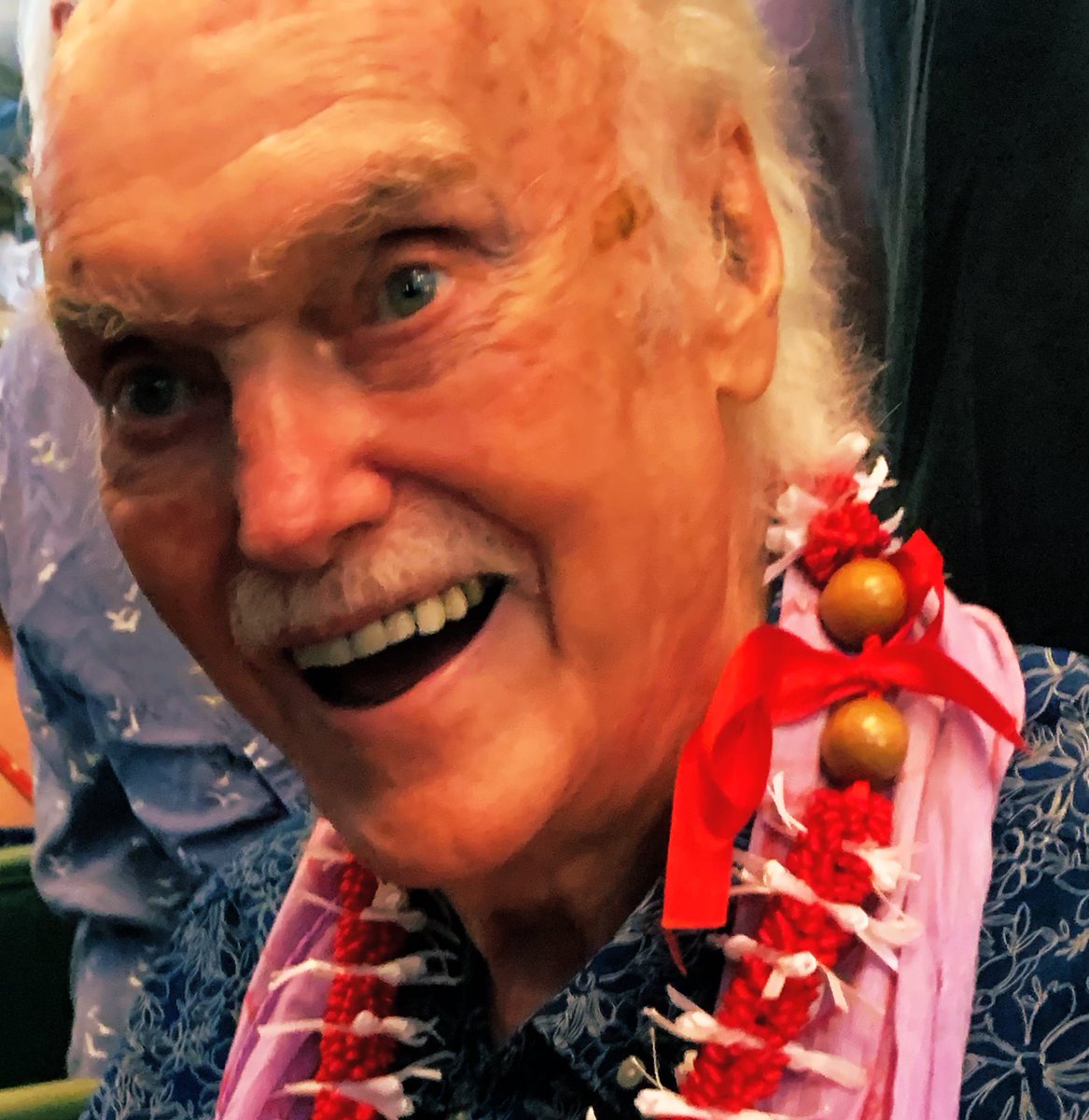 MariePrashanti's tweet photo. Radiant, luminous, filled with compassion. You are loving awareness....
.
Ram Dass: April 6, 1931 - December 22, 2019
.
#babaramdas #becomingnoobdy #neemkarolibaba #ramram #wearealljustwalkingeachotherhome https://t.co/q9MwuoWwab