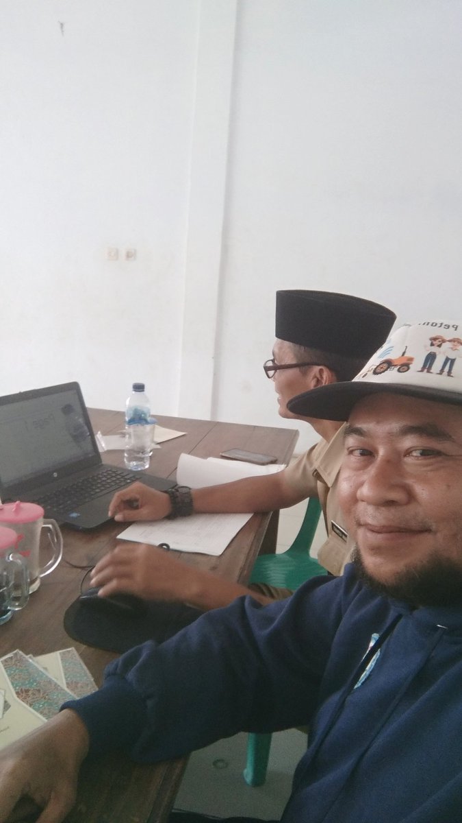 MohHasanMasud's tweet photo. Bersama sekdes Cilengkrang, pendampingan SPJ 
#DesaSurga 
@jokowi 
@Kiyai_MarufAmin 
@halimiskandarnu 
@anwsanusi 
@taufikmadjid71 
@imansyukri 
@fachrilabalado 
@bpdul https://t.co/urUzJPlY8n