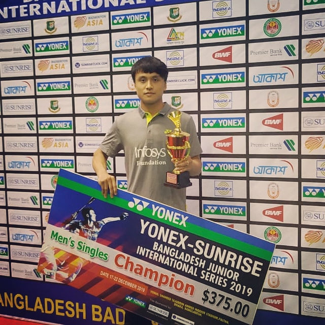 Congratulations to Meiraba Luwang for winning Bangladesh Junior International Series 2019. He beat Ken Yong Ong 21-14, 21-18 in the finals. #badmintonindia #worldbadmintonnews #mediawatch #kheloindia <a href="/OGQ_India/">OGQ</a> <a href="/yonex_com/">Yonex</a> <a href="/InfyFoundation/">Infosys Foundation USA</a> <a href="/BAI_Media/">BAI Media</a> <a href="/bwfmedia/">BWF</a>
