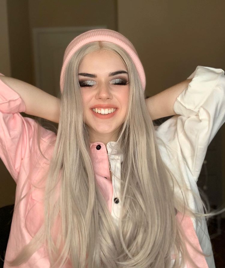 weekendwigs's tweet photo. Love the look 🌸
✨
Model: @yeahimcaroline ❤️
✨
Wig: 💗WT005💗
✨
👉🏻https://t.co/cDsuxKbOU5👈🏻
.
.
.
.
.
#weekendwigs #silverwig #longwig #silverhair #syntheticwig #lacefrontwig #women #wigs #hairstyle #haircolor https://t.co/4qady3W7G1