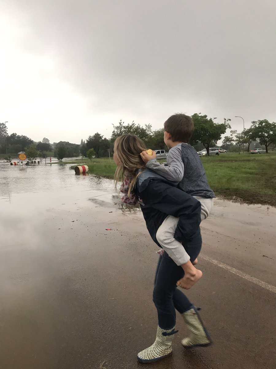 ilsebotha2018's tweet photo. Fires in Australia...Floods in South Africa...Well, at least in some places of SA in contradiction to the drought in other places. Is #climatechange chasing us?😬Well either way, the site of the #KleinOlifantsRiver in #flood two weeks ago was quite impressive. #Middelburg #illybs https://t.co/5a07Z9wzAn