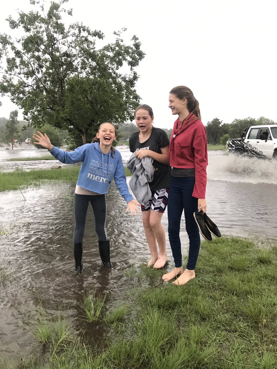 ilsebotha2018's tweet photo. Fires in Australia...Floods in South Africa...Well, at least in some places of SA in contradiction to the drought in other places. Is #climatechange chasing us?😬Well either way, the site of the #KleinOlifantsRiver in #flood two weeks ago was quite impressive. #Middelburg #illybs https://t.co/5a07Z9wzAn