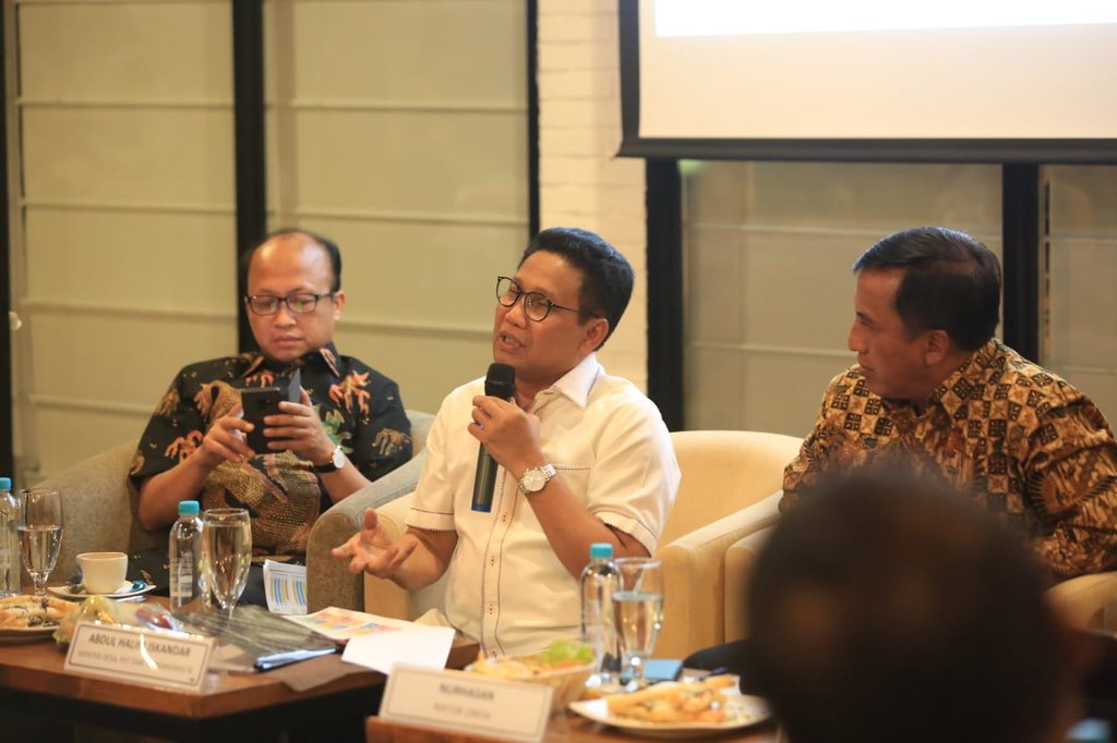 #DesaSurga memberikan keberdayaan kepada masyarakatnya sehingga tidak perlu lagi menjadi masyarakat urban <a href="/halimiskandarnu/">ABDUL HALIM ISKANDAR</a> <a href="/Kiyai_MarufAmin/">KH. Ma'ruf Amin</a> <a href="/taufikmadjid71/">IG : taufik.madjid</a> @fachrilabalado