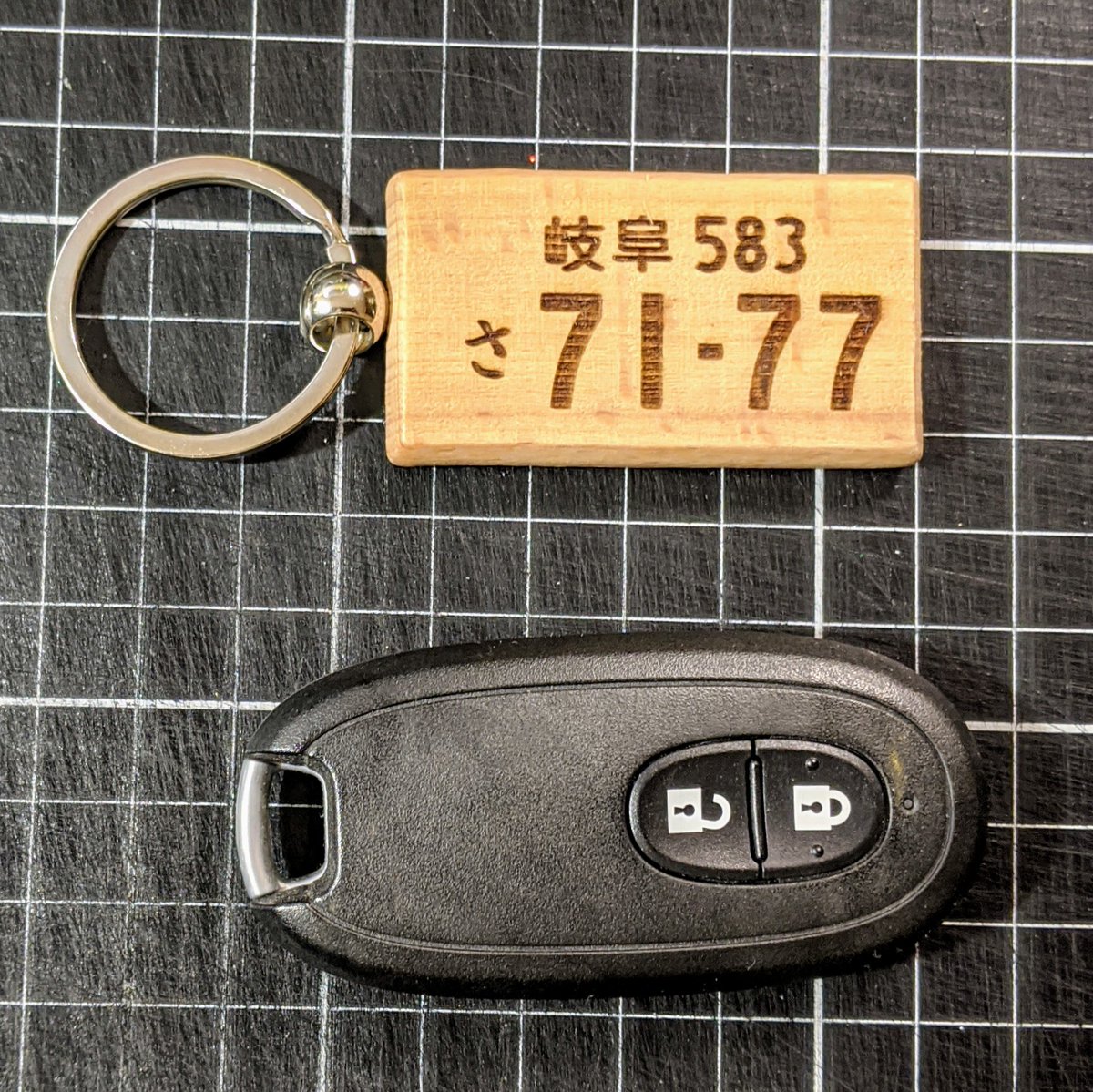 KOA7177's tweet photo. レーザー彫刻機
ウッドキーホルダーへ
表側:ナンバープレート
裏側:KDWロゴ
なかなか良さげですな
いろんなタイプのキーホルダーあるのでいろいろ出来そう
#KOADESIGNWORKS
#キーホルダー
#ナンバープレート
#オリジナル https://t.co/zkgRYx2sEd