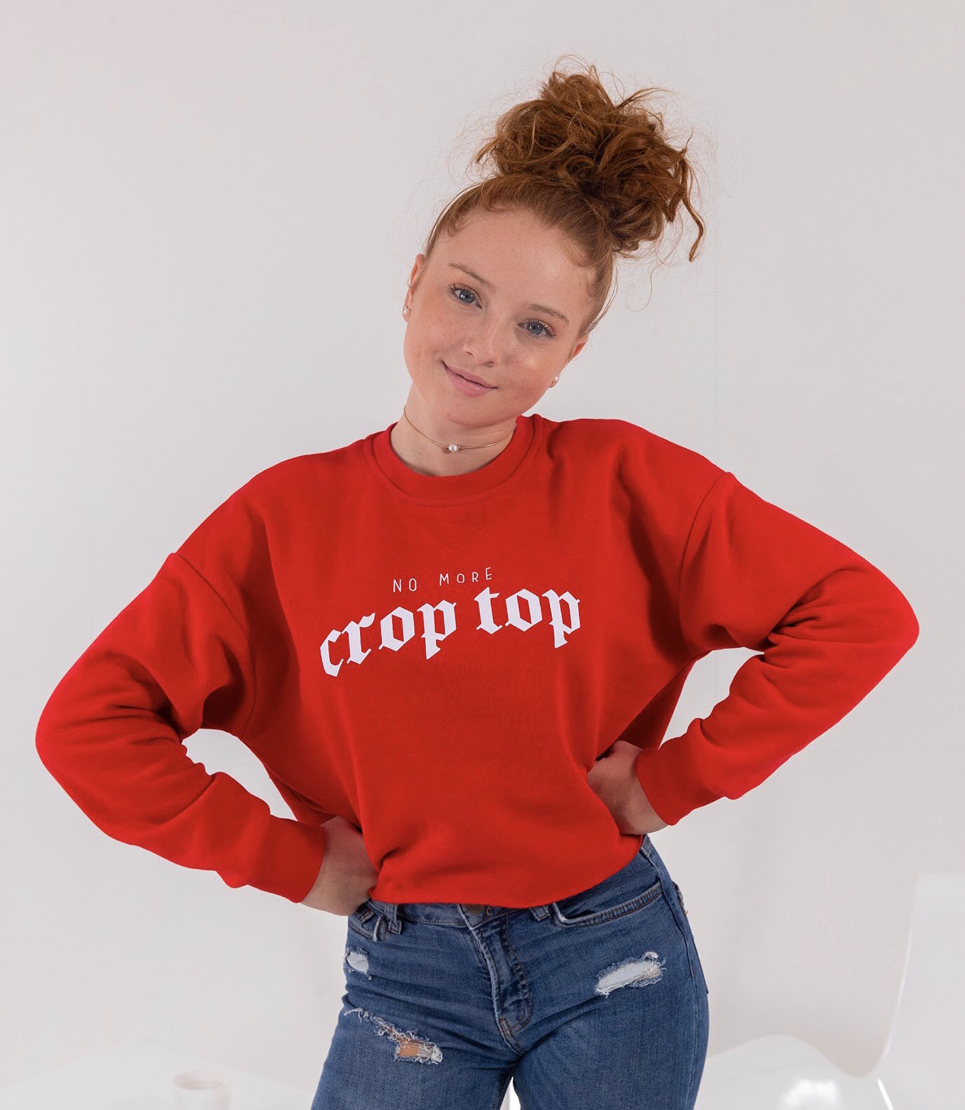 Don't Call Me Jennyfer on "🔥 DAY 3 #ANTIRESOLUTIONS @ ilonaaln x D.C.M Jennyfer 🔥 Le troisième sweat #ANTIRESOLUTIONS is out with notre belle Ilona accro aux crop tops ! 😍