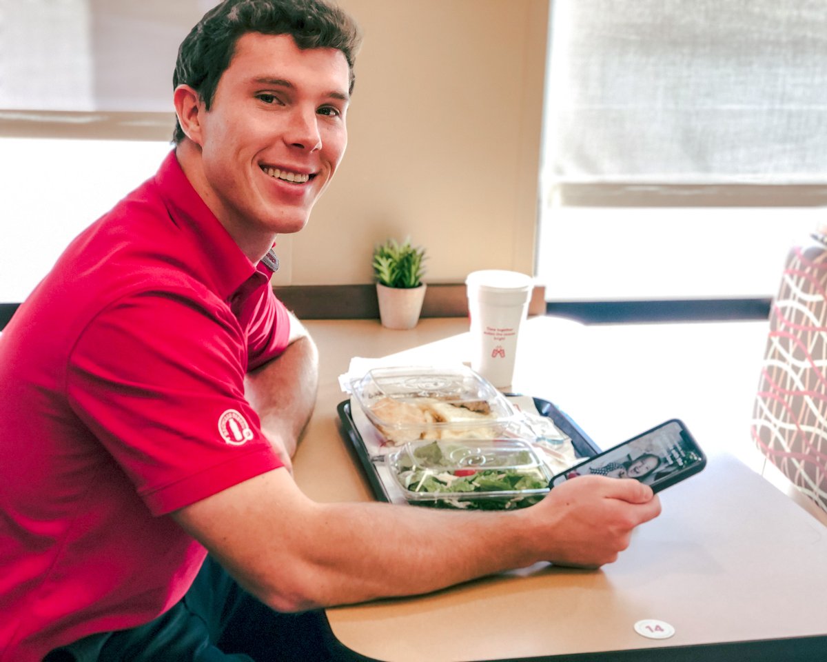 ResearchCFA's tweet image. Come dine-in with us today! It's #MobileMonday and when you place a Dine-In Mobile Order today, 12/23 you'll receive a reward loaded to your #CFAOne account by 12/30!
#ChickfilAResearchTriangle #DineInMobileOrdering #ChickfilAApp #mobileorder #chickfila