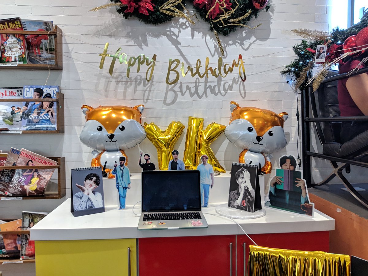 yanmazing11's tweet photo. ung tipong pagpasok ko pa lang sa bnb, ayoko na lumabas. kaso ung mga kasama ko walang pakisama 😭😭😭 but still, so happy kasi nabusog talaga mata ko 😍😍 tapos thank you sa admins sa pagpapahiram saken nung gravity album 💙💙
#APageForUs #HappyYoungKDay 💙 https://t.co/b9CUOMuplZ