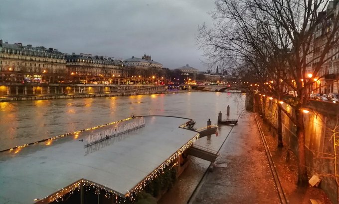 Balade au petit matin... Et le plaisir de re-d&eacute;couvrir Paris &agrave; pieds, de Pigalle &agrave; Bastille... https://t<a href="/tag/massagetha%C3%AF"class="tags"><span>#massagetha&iuml;</span></a>