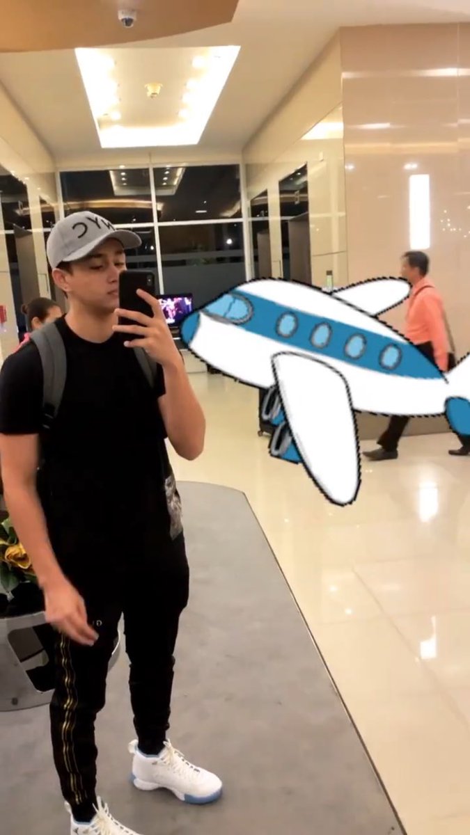 rubyredjoop's tweet photo. Have a safe flight @tanredroncal. Enjoy ka sa vacation mo ah. Merry Christmas! 😊 https://t.co/Ht2AajDIGu