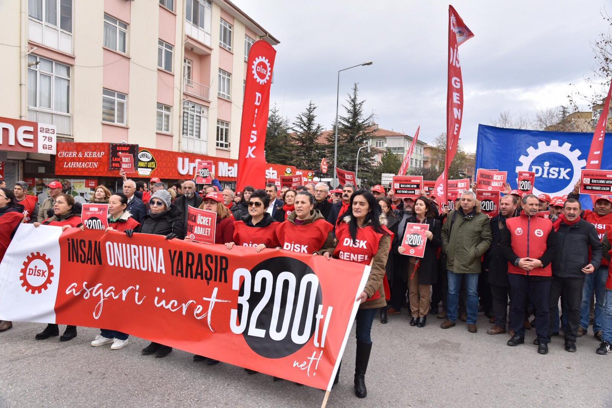 BAKANLIK ÖNÜNDE EYLEM 