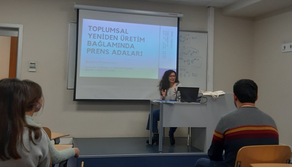 UlasSunata's tweet photo. 2019''un sonunda özel bir gün. Bugün 10 yıl önce aynı sıralarda okuyan mezunumuz sevgili Özge Kantarcı tam da bu yılki Adalar projesine uygun olarak master tezini bizimle paylaştı. Ne büyük mutluluk! #Urbanization #SOC2001 @Ozge_Kantarci https://t.co/9RonuXlEAf