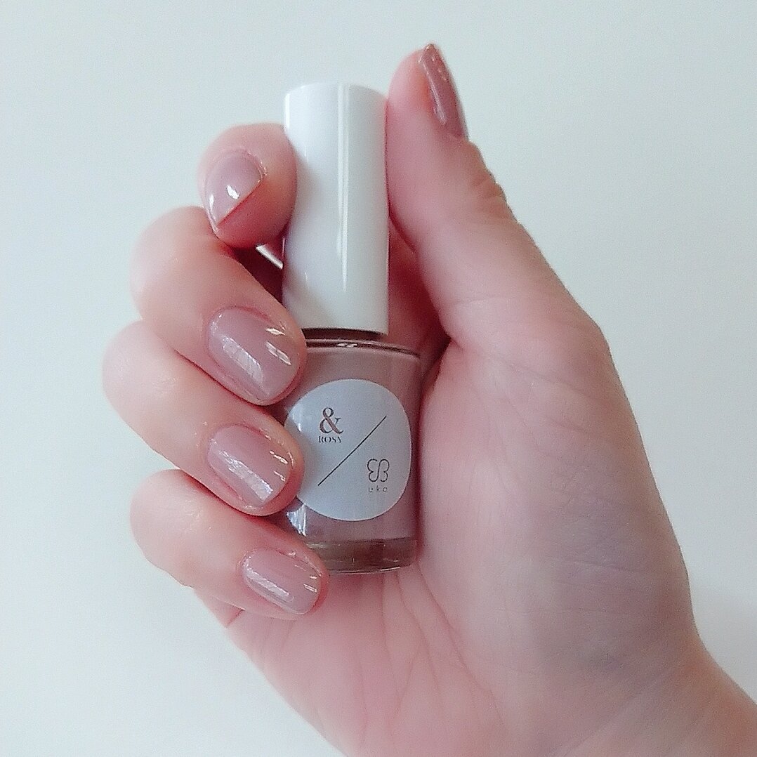 تويتر Gigi على تويتر 今日は Rosyの付録 Ukaコラボネイルでした いやー これ良い色だなー シンプルだけど とても女らしい指先になる 当社比 絶妙なピンクベージュ ちゃんとした Ukaのネイル使ってみたくなったよ アンドロージー Uka ネイル