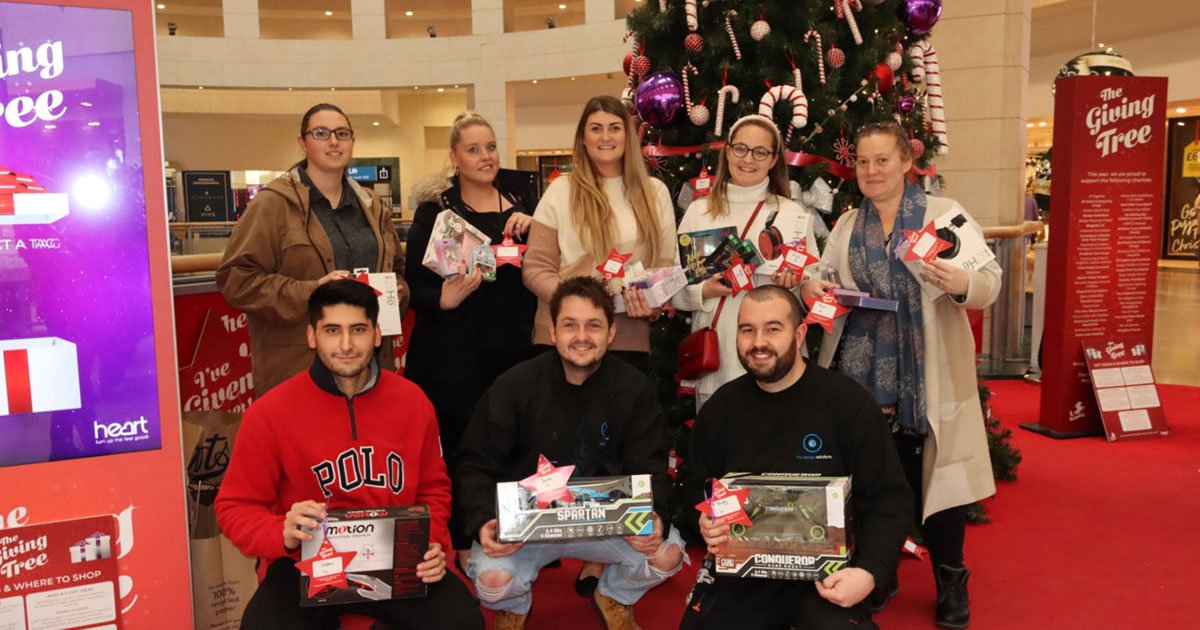 FDS_Consult's tweet photo. This year we gladly donated to #HeartGivingTree a local initiative that brings happiness to children who aren’t so fortunate. Armed with a tag from the tree we went off shopping and chose the perfect gift to make a child’s Christmas magical. @TweetBluewater #TGTHeartBluewater https://t.co/V1kPezW0yz
