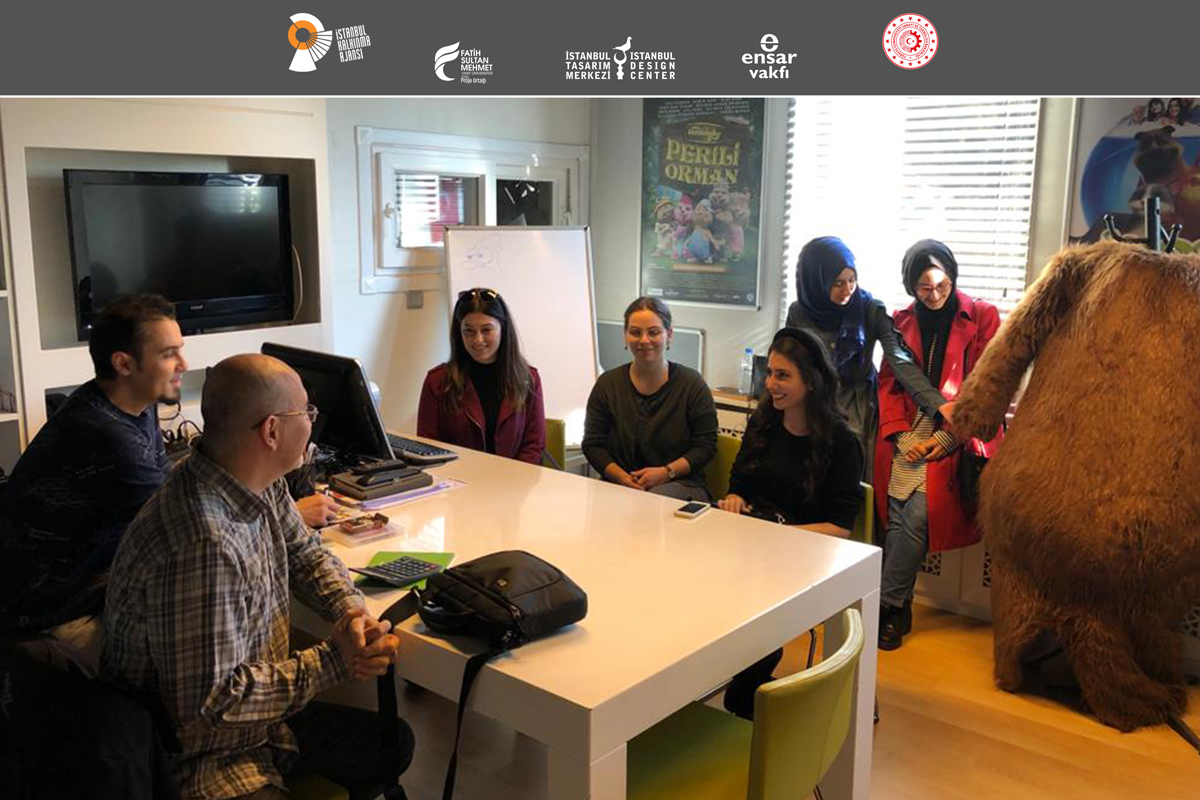 HATIRLAYALIM :)
<a href="/EnsarVakfi/">Ensar Vakfı</a> bünyesinde <a href="/istkaorgtr/">İSTKA</a> destekli Canlandırma Film ve Oyun Tasarım Projesi kapsamında ilk gezimizi Siyah Martı Ajansı'na yapmıştık.
Genel koordinatör Osman Sentatoğlou öğrencilere iş sürecinden bahsederek sektör hakkında bilgilendirmişti.