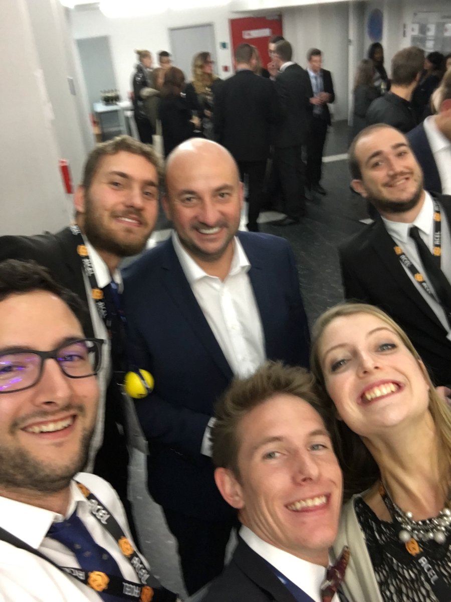 ago_michael's tweet photo. Am Februar 20 verléisst e vu menge Virbiller, den @EtienneSchneide, déi politesch Bün. Ech hat selwer déi grouss Chance hien op der REEL16 kennenzeléieren. Dobäi hunn sech meng Impressioune vun engem éierlechen an iwwerzeegte Politiker konforméiert!
Merci a Bonne Chance! https://t.co/lLZ0UpnROf