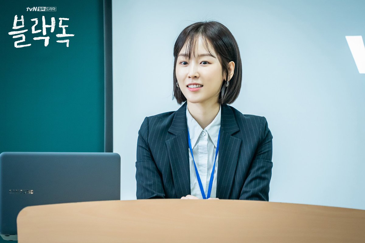 Опубликованы новые стиллы дорамы «Чёрный пёс»