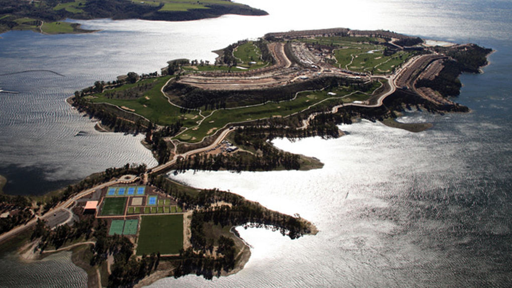 Fue una irresponsabilidad aprobar un proyecto como Marina Isla de Valdecañas en un espacio protegido. Y una temeridad que se siguiera construyendo, vendiendo y comprando tras las primeras sentencias. ¡#DesmantelamientoValdecañas ya!