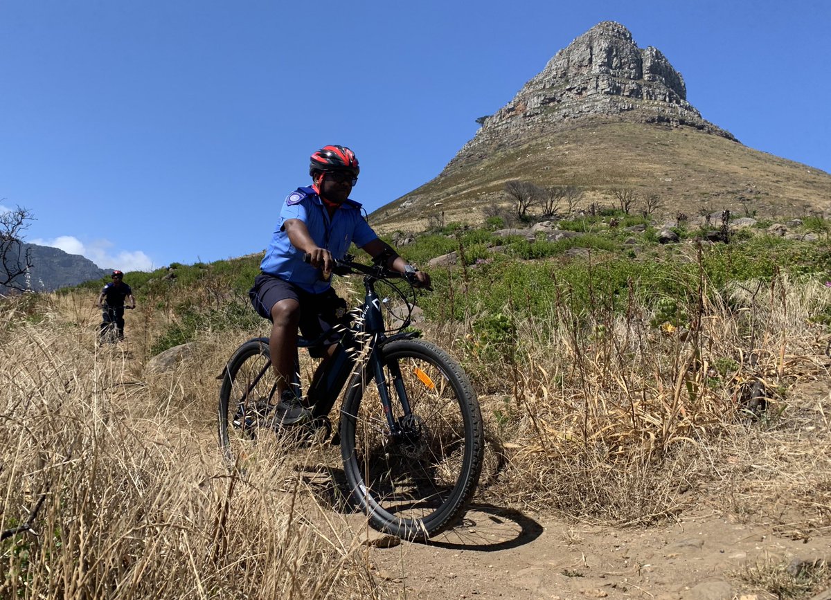 ewnreporter's tweet photo. #TourismUnit Cape Town security is being beefed up as thousands of tourists flock to the mother city. KP https://t.co/wPUlL2QWFP