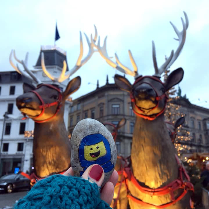 DKMS_uk's tweet photo. Since Ben passed away earlier this year, his loved ones have been leaving #DKMSRocks all over the country.

Now Ben’s memories have made it to Copenhagen. His aunt shared these photos of some rocks among the Christmas lights 🌟

See Ben's family's journey: https://t.co/m9ZVqVyZF2 https://t.co/pbFvIrrVpw