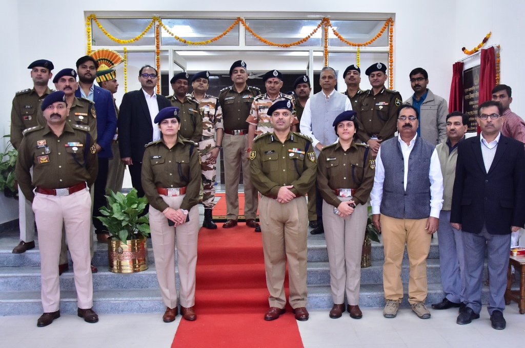 CPWDGOV's tweet photo. Shri S.S. Deswal, IPS, Director General ITBP Inaugurated combined administrative building and 120 men barrack Lucknow on December 12, 2019 in presence of Shri A.K. Sharma, Chief Engineer Lucknow, CPWD &amp; ITBP/CPWD Officers. https://t.co/nB2LRdVVtb