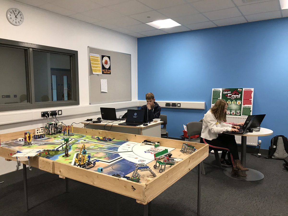 Team_Egni's tweet photo. Dyma'r diwrnod cyntaf o wyliau'r Nadolig ac mae'r tim i gyd yn ol yn yr ysgol yn gweithio'n galed!
It's the first day of the Christmas holidays and the team is back in school working hard!
@firstlegoleague @FLLUK #Robotics #FLL2019 #Christmas #Nadolig https://t.co/AlGJjxT9Ps