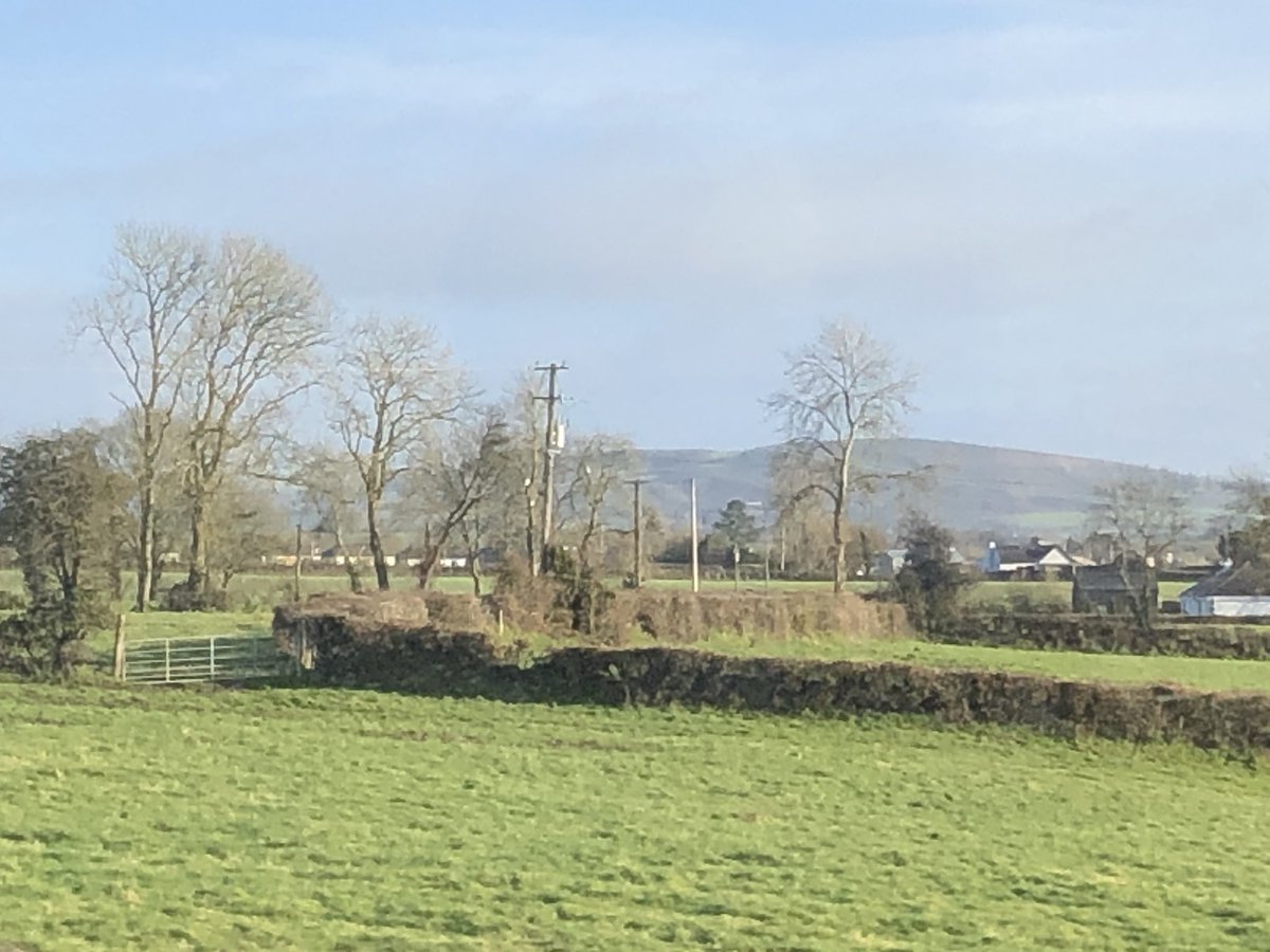 Laatste dag Ierland. Onderweg naar Dublin Airport met zon.