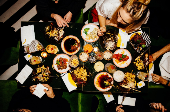 We have feasts ready for any size family, booking for more than 5 people contact us directly.
Tel:0207 729 4402