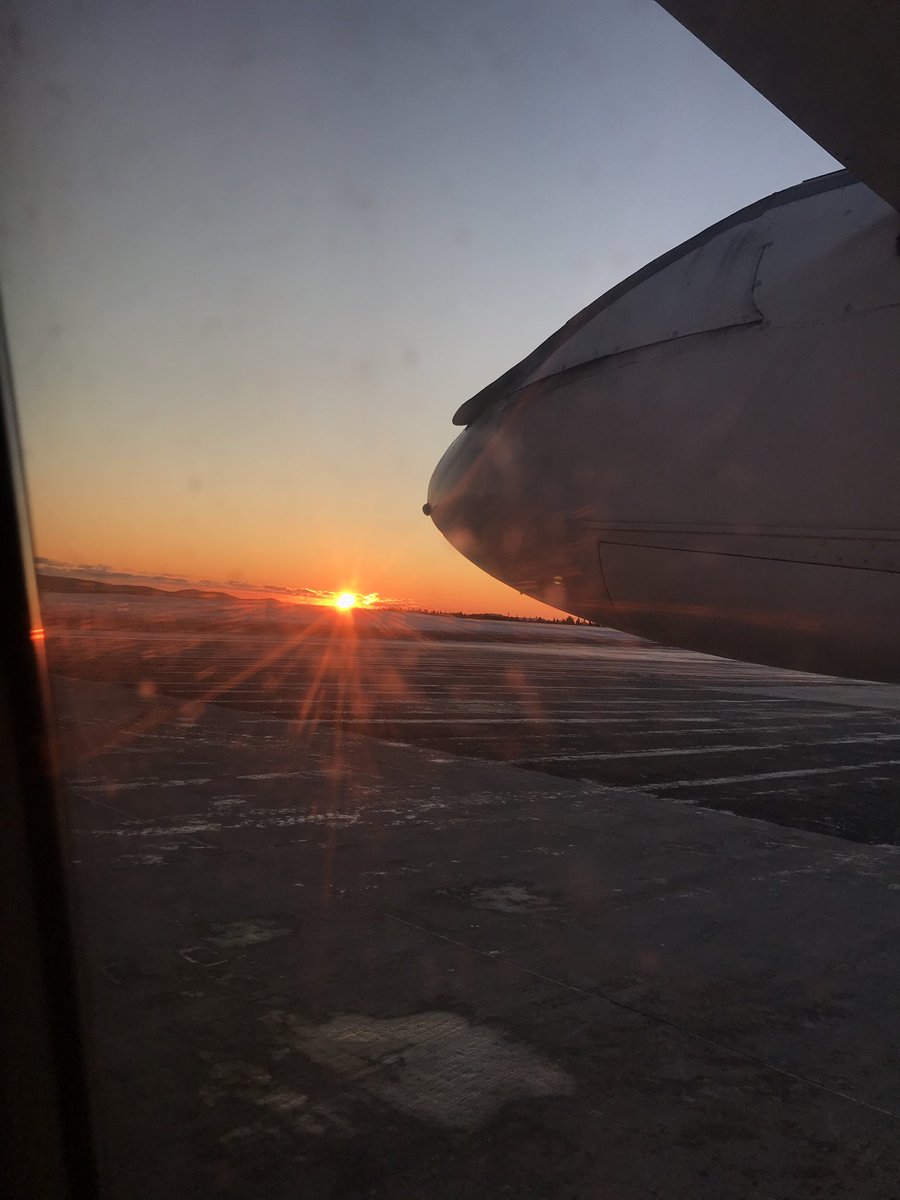 PhilipEarle's tweet photo. When the perfect shot is not really a perfect shot. #YYTsunrise #yyt #windowglare https://t.co/SfUuT5HbnC